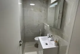 STAN NA DVIJE ETAŽE U CENTRU ZADRA! KOMPLET RENOVIRAN I OPREMLJEN! ZADAR - RELJA, Zadar, Flat