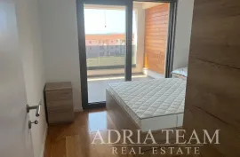 DVOETAŽNI APARTMAN S POGLEDOM NA MORE, 200 M OD PLAŽE, PAG - POVLJANA, Povljana, شقة