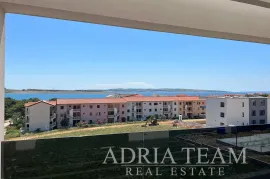 DVOETAŽNI APARTMAN S POGLEDOM NA MORE, 200 M OD PLAŽE, PAG - POVLJANA, Povljana, شقة