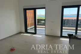 DVOETAŽNI APARTMAN S POGLEDOM NA MORE, 200 M OD PLAŽE, PAG - POVLJANA, Povljana, شقة