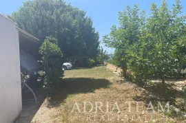 AKCIJA!!!! ZEMLJIŠTE S LEGALIZIRANIM OBJEKTOM, 50 M OD PLAŽE!  VRSI, MULO, Nin, Land