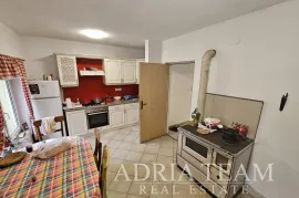 KUĆA U PREDIVNOM OKRUŽENJU - RIČICE, Lovinac, House