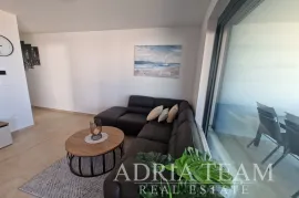 PRILIKA!!! APARTMAN NA 2. KATU STAMBENE ZGRADE, POGLED NA MORE - DIKLO, ZADAR, Zadar, Flat