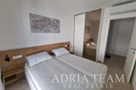 PRILIKA!!! APARTMAN NA 2. KATU STAMBENE ZGRADE, POGLED NA MORE - DIKLO, ZADAR, Zadar, Flat