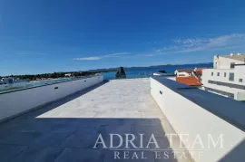 PRILIKA!!! APARTMAN NA 2. KATU STAMBENE ZGRADE, POGLED NA MORE - DIKLO, ZADAR, Zadar, Flat