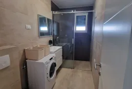 PRILIKA!!! APARTMAN NA 2. KATU STAMBENE ZGRADE, POGLED NA MORE - DIKLO, ZADAR, Zadar, Flat