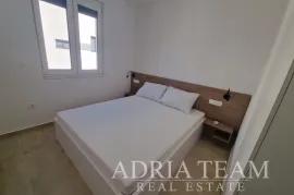 PRILIKA!!! APARTMAN NA 2. KATU STAMBENE ZGRADE, POGLED NA MORE - DIKLO, ZADAR, Zadar, Flat