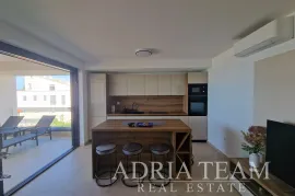 PRILIKA!!! APARTMAN NA 2. KATU STAMBENE ZGRADE, POGLED NA MORE - DIKLO, ZADAR, Zadar, Flat