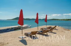 KAMENA VILA, PRVI RED DO MORA, NEPOSREDNO UZ PLAŽU - BETINA, MODRAVE, Tisno, House