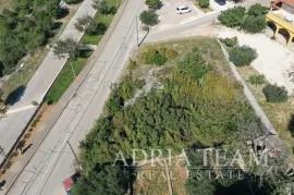 GRAĐEVINSKO ZEMLJIŠTE, 150 m OD MORA I PLAŽE - JASENICE, Jasenice, Zemljište