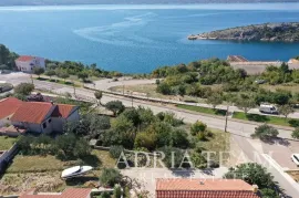 GRAĐEVINSKO ZEMLJIŠTE, 150 m OD MORA I PLAŽE - JASENICE, Jasenice, Zemljište