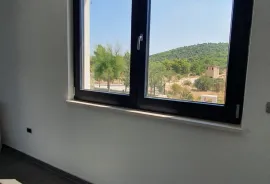 PROSTRANI STAN NA PRVOM KATU STAMBENE ZGRADE - ŠUBIĆEVAC, ŠIBENIK, Šibenik, Flat