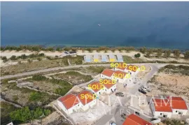 KUĆE U NIZU S POGLEDOM NA MORE, 2.-4. RED DO MORA - NOVIGRAD DALMATINSKI, Novigrad, بيت