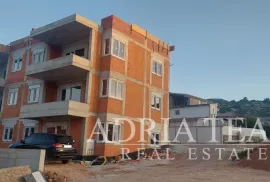 APARTMANI U STAMBENOJ ZGRADI U NOVOGRADNJI, PREKRASAN POGLED, 45 m OD MORA - VINJERAC, Posedarje, Flat