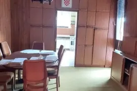 TROETAŽNI ŠESTEROSOBNI STAN NA IZVRSNOJ LOKACIJI - TUŠKANAC, ZAGREB, Zagreb, Flat