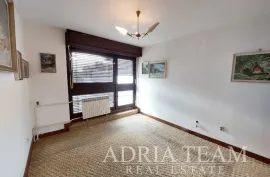 TROETAŽNI ŠESTEROSOBNI STAN NA IZVRSNOJ LOKACIJI - TUŠKANAC, ZAGREB, Zagreb, Flat