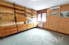 TROETAŽNI ŠESTEROSOBNI STAN NA IZVRSNOJ LOKACIJI - TUŠKANAC, ZAGREB, Zagreb, Flat