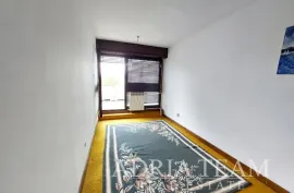 TROETAŽNI ŠESTEROSOBNI STAN NA IZVRSNOJ LOKACIJI - TUŠKANAC, ZAGREB, Zagreb, Flat