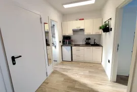 Crikvenica, stambena jedinica s 4 stana, 160 m2, Crikvenica, Kuća