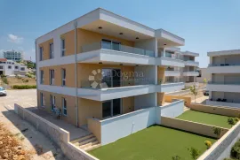 USELJIVA NOVOGRADNJA U NOVALJI - 800m OD PLAŽE, Novalja, Appartement