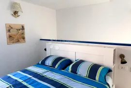 BAŠKA-RENOVIRANA KAMENA KUĆA SA 2 APARTMANA, Baška, Σπίτι