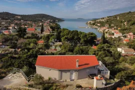 VELIKI DRVENIK- PREDIVNA KUĆA S TOP POGLEDOM, Trogir - Okolica, Kuća