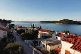 RAŽANJ- ZEMLJIŠTE S PREDIVNIM POGLEDOM 140M OD PLAŽE, Rogoznica, Tierra