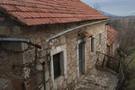 Prilika kuća na velikoj parceli Vrlika Kosore, Vrlika, Casa