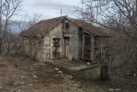 Prilika kuća na velikoj parceli Vrlika Kosore, Vrlika, Casa