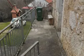 Prilika kuća na velikoj parceli Vrlika Kosore, Vrlika, Casa