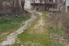 Prilika kuća na velikoj parceli Vrlika Kosore, Vrlika, Casa