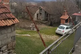 Prilika kuća na velikoj parceli Vrlika Kosore, Vrlika, Casa