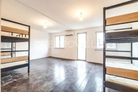 Zagreb, Mlinovi, novouređena kuća za najam radnika 250 m2, Zagreb, Maison