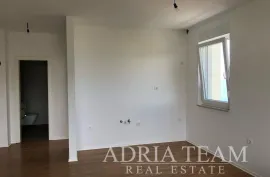 APARTMAN S 3 SPAVAĆE SOBE, 1. RED DO MORA, POVLJANA - PAG, Povljana, شقة