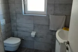 KUĆA PRIZEMNICA S POGLEDOM NA MORE, 350 m OD MORA, LJUBAČ - ZADAR, Ražanac, Haus