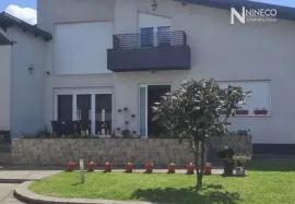 KUĆA I POMOĆNI OBJEKAT - SRBAC - 370 m2 + 58 m2, Srbac, Famiglia