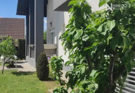 KUĆA I POMOĆNI OBJEKAT - SRBAC - 370 m2 + 58 m2, Srbac, Famiglia