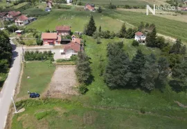 VIKENDICA I ZEMLJIŠTE - LAKTAŠI - 5.061 m2, Laktaši, Famiglia