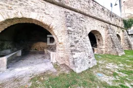 ISTRA, BUJE - Kuća na jedinstvenoj lokaciji s panoramskim pogledima, Buje, Famiglia