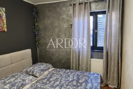 Malinska, apartman sa garažom i okućnicom, Malinska-Dubašnica, Appartement