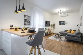 Renovirani dvosobni stan kod arheološkog muzeja, Pula, Appartement