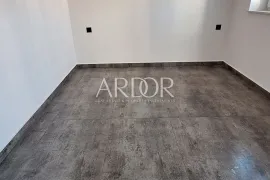 Srdoči, kvalitetna novogradnja sa terasom, 2S+DB, Rijeka, Appartement