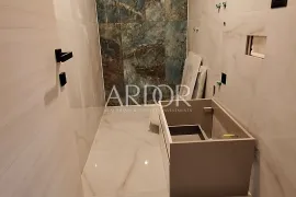 Srdoči, kvalitetna novogradnja sa terasom, 2S+DB, Rijeka, Appartement