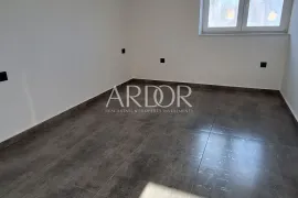 Srdoči, kvalitetna novogradnja sa terasom, 2S+DB, Rijeka, Appartement