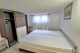 Novigrad, prodaja 2 stana sa okućnicom 150m2   !, Novigrad, Appartamento