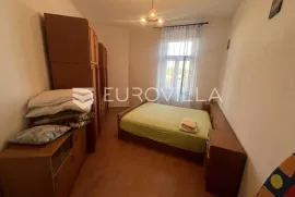 Pula, Kaštanjer stan u starogradnji 65 m2, Pula, Apartamento