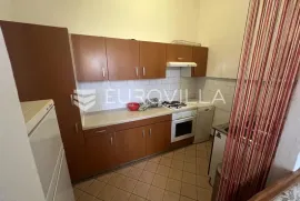 Pula, Kaštanjer stan u starogradnji 65 m2, Pula, Apartamento