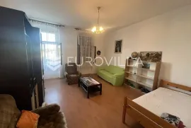 Pula, Kaštanjer stan u starogradnji 65 m2, Pula, Appartment