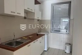 Istra, Pula, najam prostora u centru grada NKP 68m2, Pula, Propiedad comercial