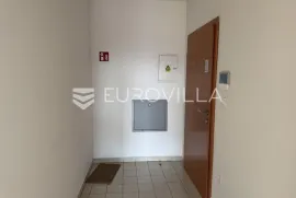 Istra, Pula, najam prostora u centru grada NKP 68m2, Pula, Commercial property